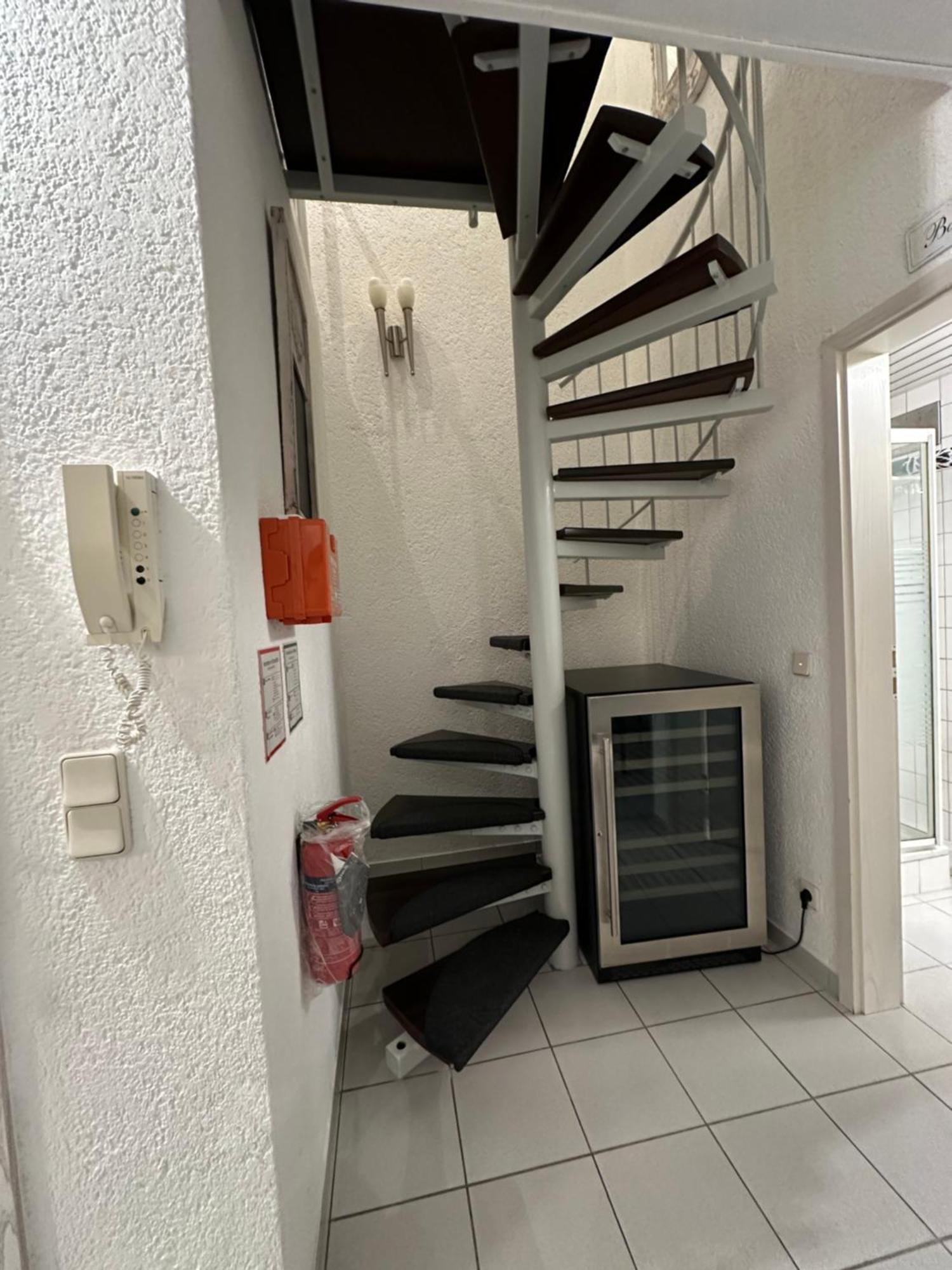 Zentrale Maisonette Mit Buero & Parkplatz Грисхайм Экстерьер фото