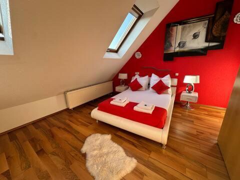Zentrale Maisonette Mit Buero & Parkplatz Грисхайм Экстерьер фото